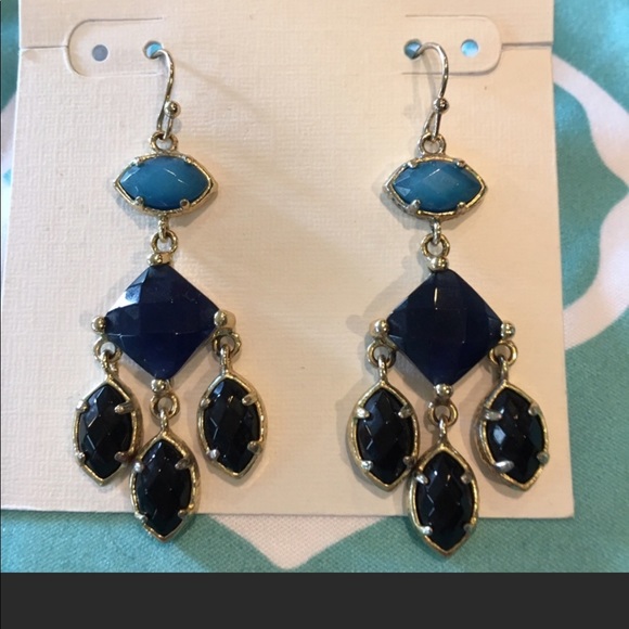 Kendra Scott Jewelry - ISO Kendra Scott Evelyn earrings in blue/black